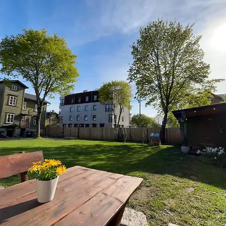 Garden Next To Telliskivi & Old Town Apartamento Tallin